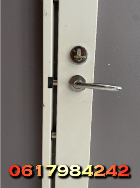 Serrure de porte d'entrée pour une maison